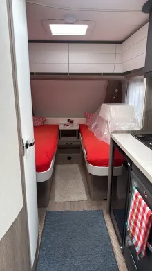 Sicht vorne-hinten Hobby OnTour 460 DL Einsteigen und losfahren