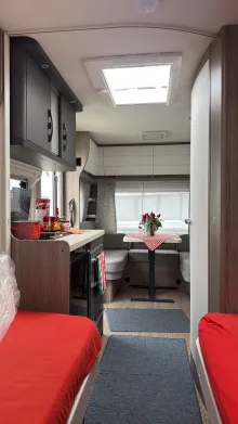 Sicht vorne-hinten Hobby OnTour 460 DL Einsteigen und losfahren