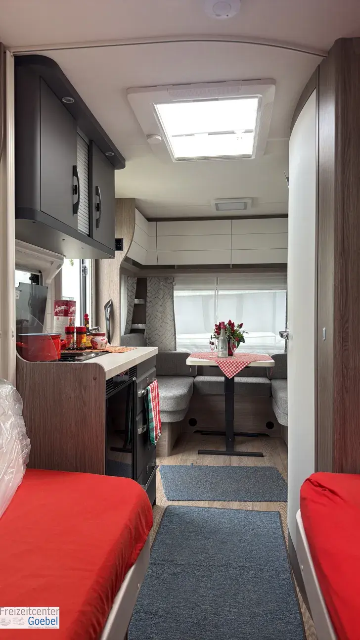 Sicht vorne-hinten Hobby OnTour 460 DL Einsteigen und losfahren