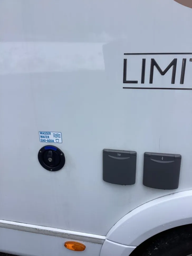 Fahrzeugbild Bürstner Limited T 726 G Hubbett, SAT-Anlage, Dachklima #26
