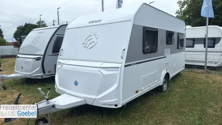 Schräg Vorne Knaus Sport 420 QD
