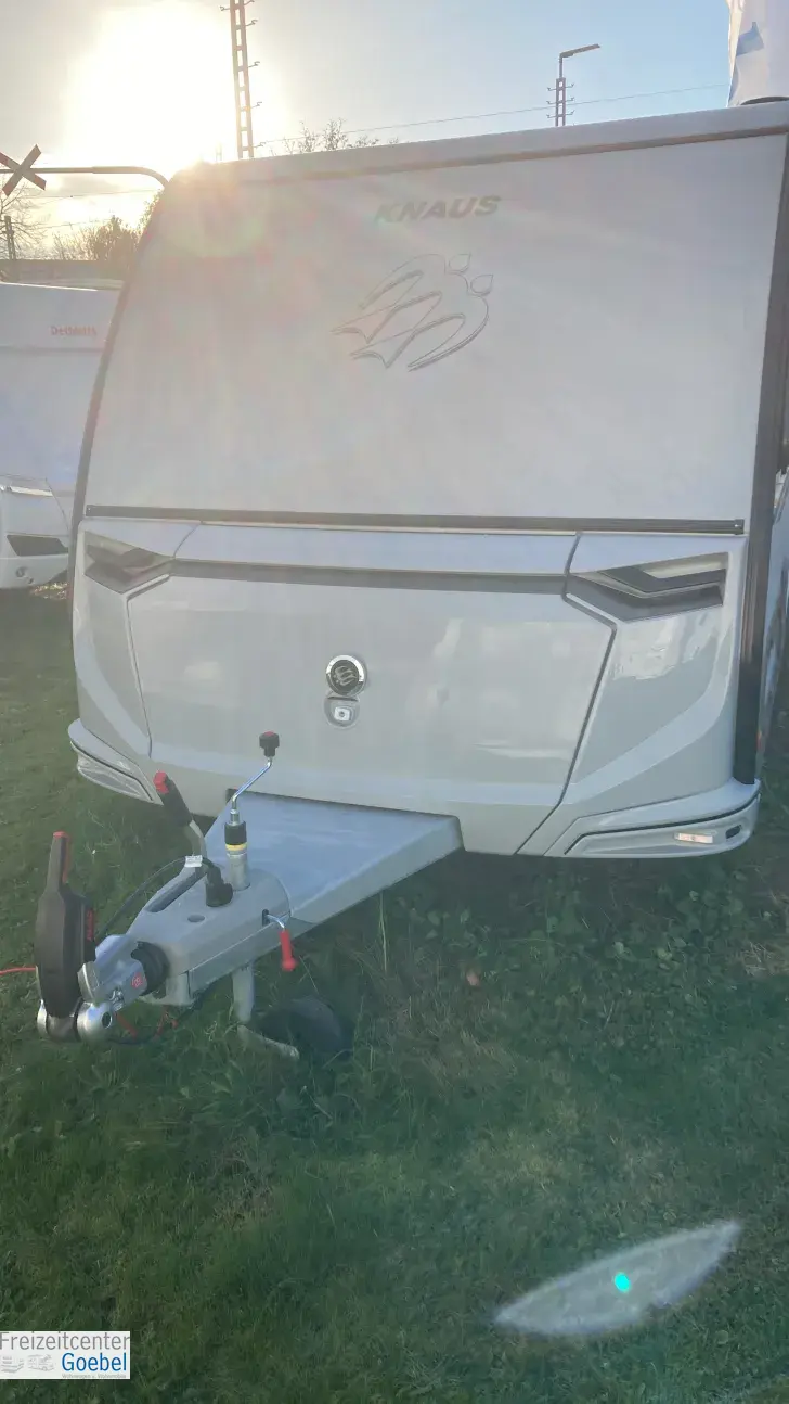 Frontal Vorne Knaus Südwind 420 QD 60 YEARS