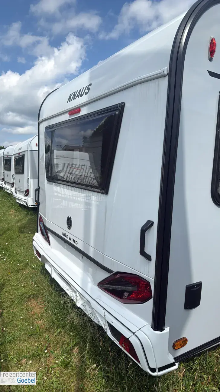Frontal Hinten Knaus Südwind 460 EU 60 Years