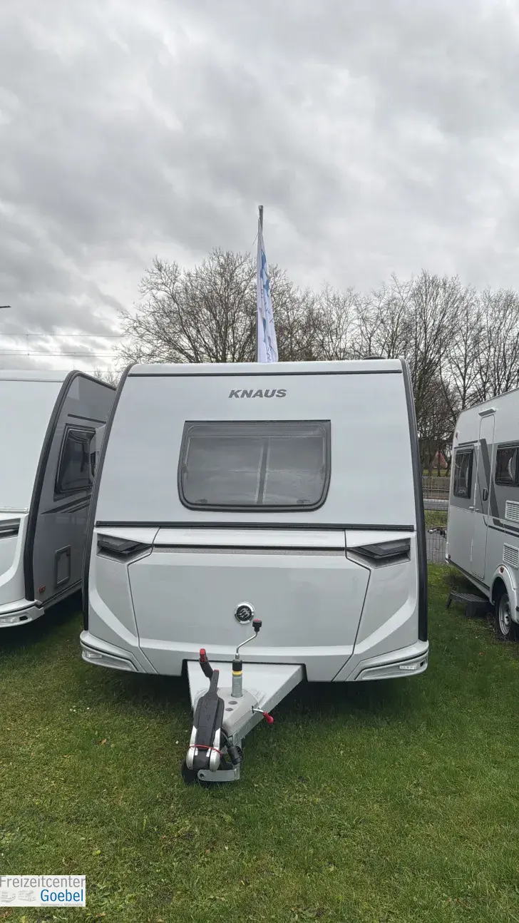Frontal Vorne Knaus Südwind 500 QDK 60 Years
