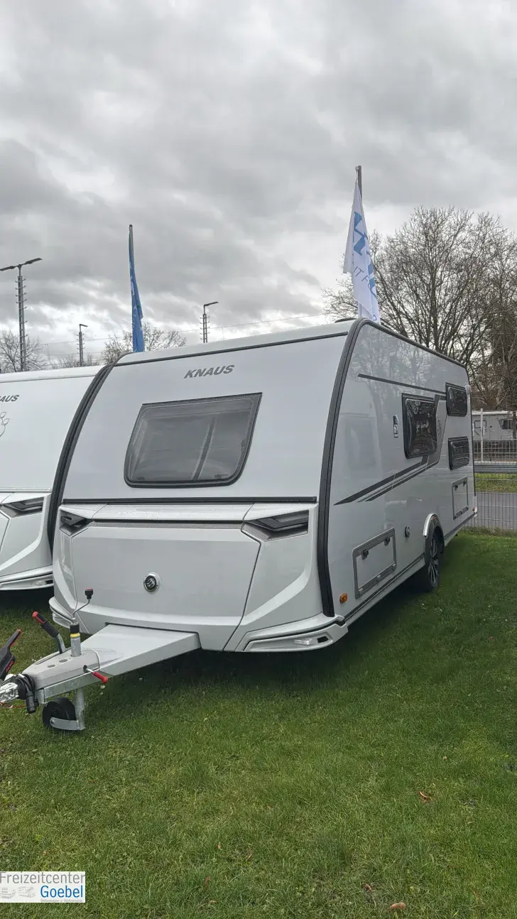 Schräg Vorne Knaus Südwind 500 QDK 60 Years