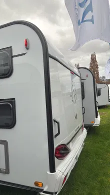 Schräg Hinten Knaus Südwind 500 QDK 60 Years