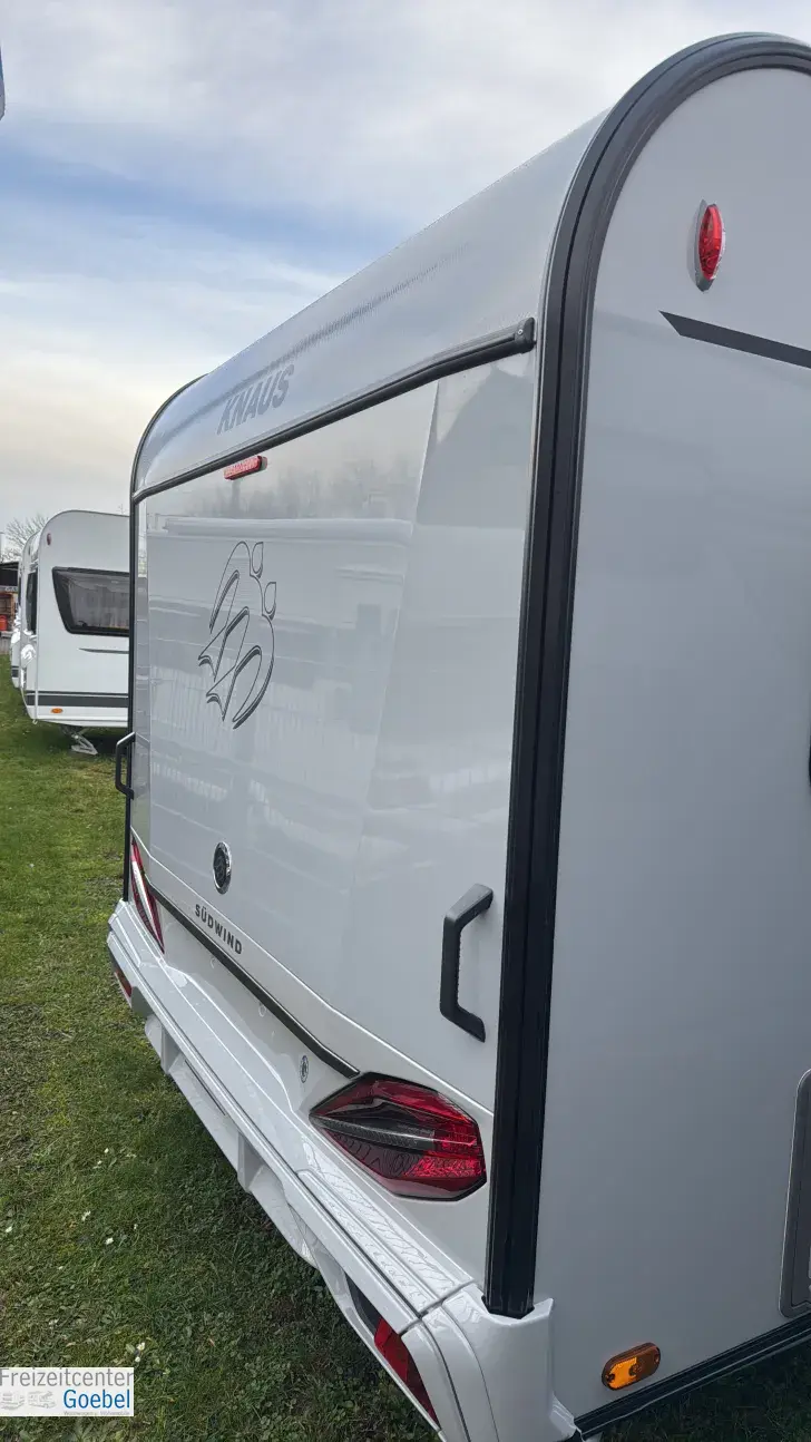 Schräg Hinten Knaus Südwind 540 UE 60 YEARS