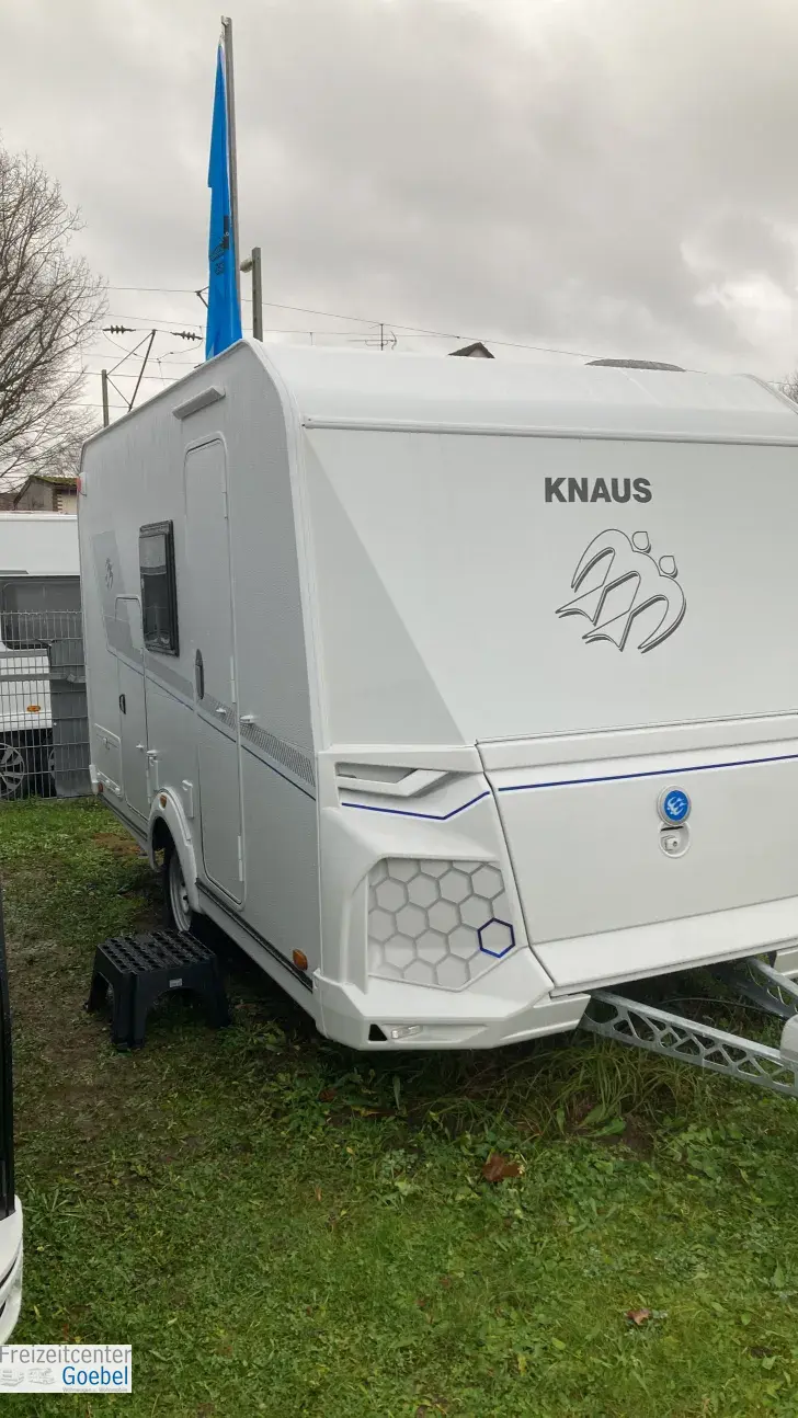 Schräg Vorne Knaus Yaseo 340 PX Angebotspreis