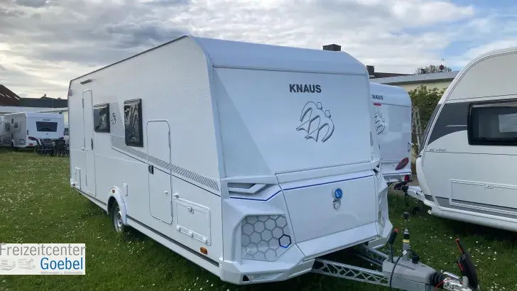 Schräg Vorne Knaus Yaseo 500 DK