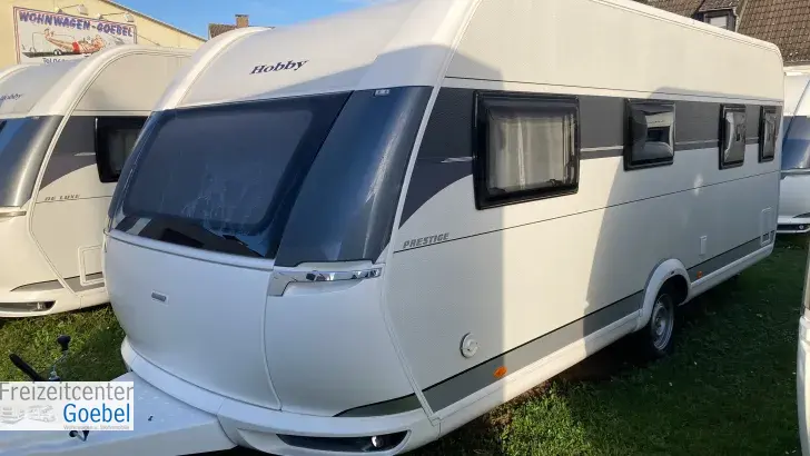 Schräg Vorne Hobby Prestige 560 WFU Heckbad