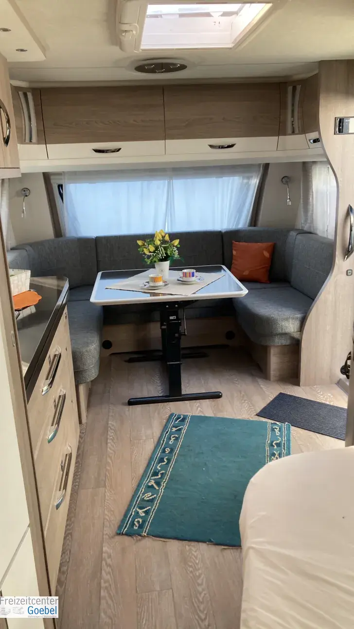 Sicht vorne-hinten Hobby Prestige 560 WFU Heckbad