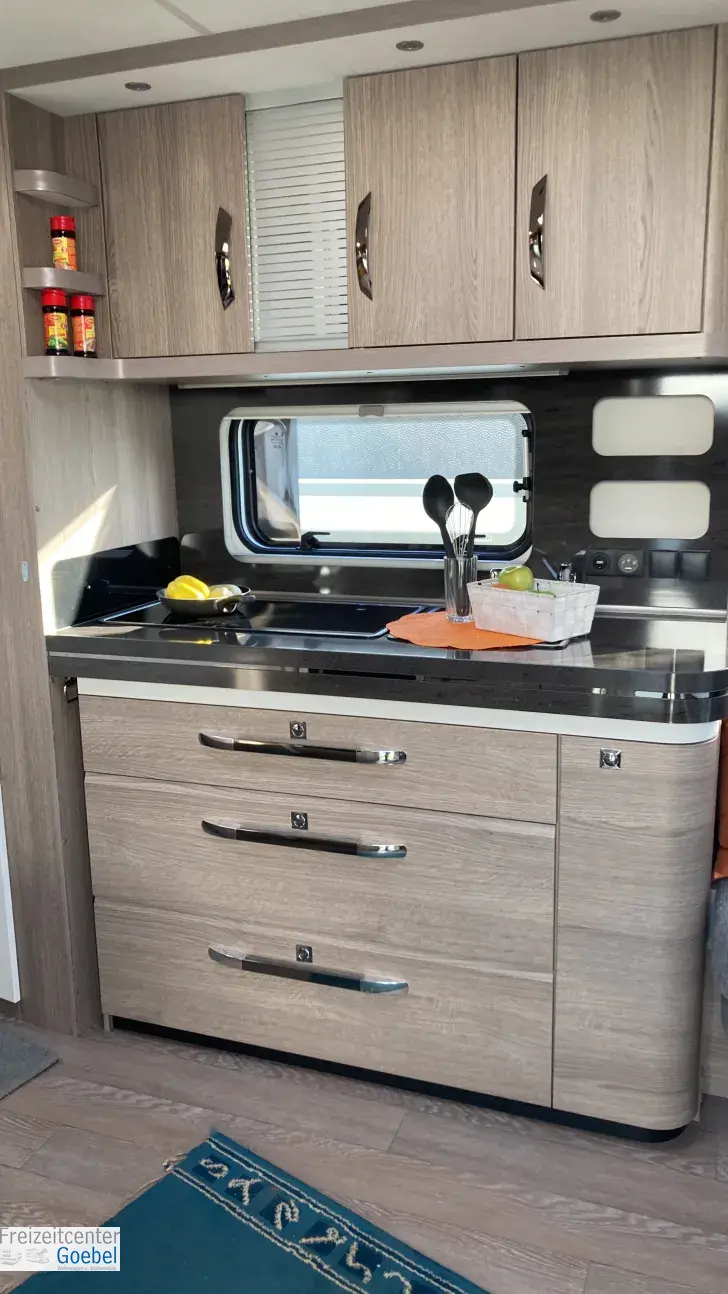 Küchen Hobby Prestige 560 WFU Heckbad