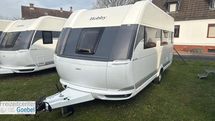Schräg Vorne Hobby De Luxe 460 SL 14 l elekt. Warmwasserboiler