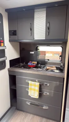 Küchen Hobby De Luxe 460 SL 14 l elekt. Warmwasserboiler
