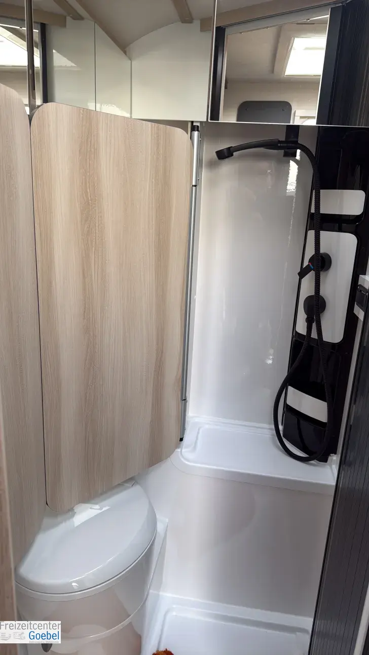 Toilette Hobby De Luxe 460 SL 14 l elekt. Warmwasserboiler