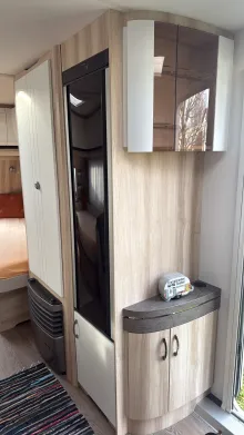 Fahrerhaus Hobby De Luxe 460 SL 14 l elekt. Warmwasserboiler