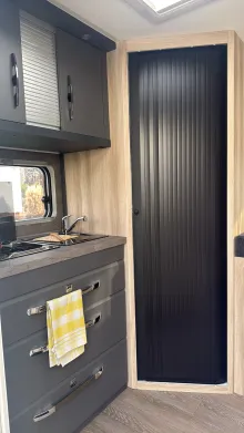 Fahrerhaus Hobby De Luxe 460 SL 14 l elekt. Warmwasserboiler
