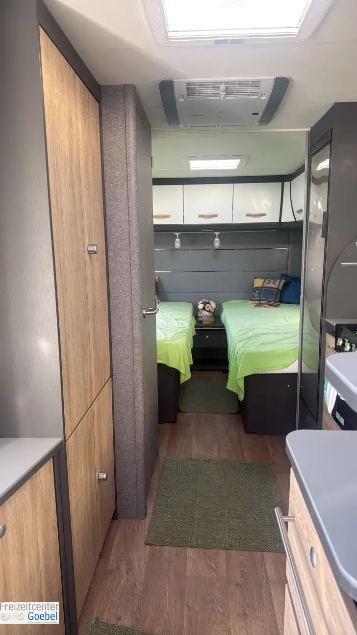 Sicht vorne-hinten Dethleffs Beduin Scandinavia 650 RE Backofen