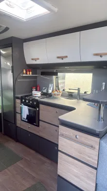 Küchen Dethleffs Beduin Scandinavia 650 RE Backofen