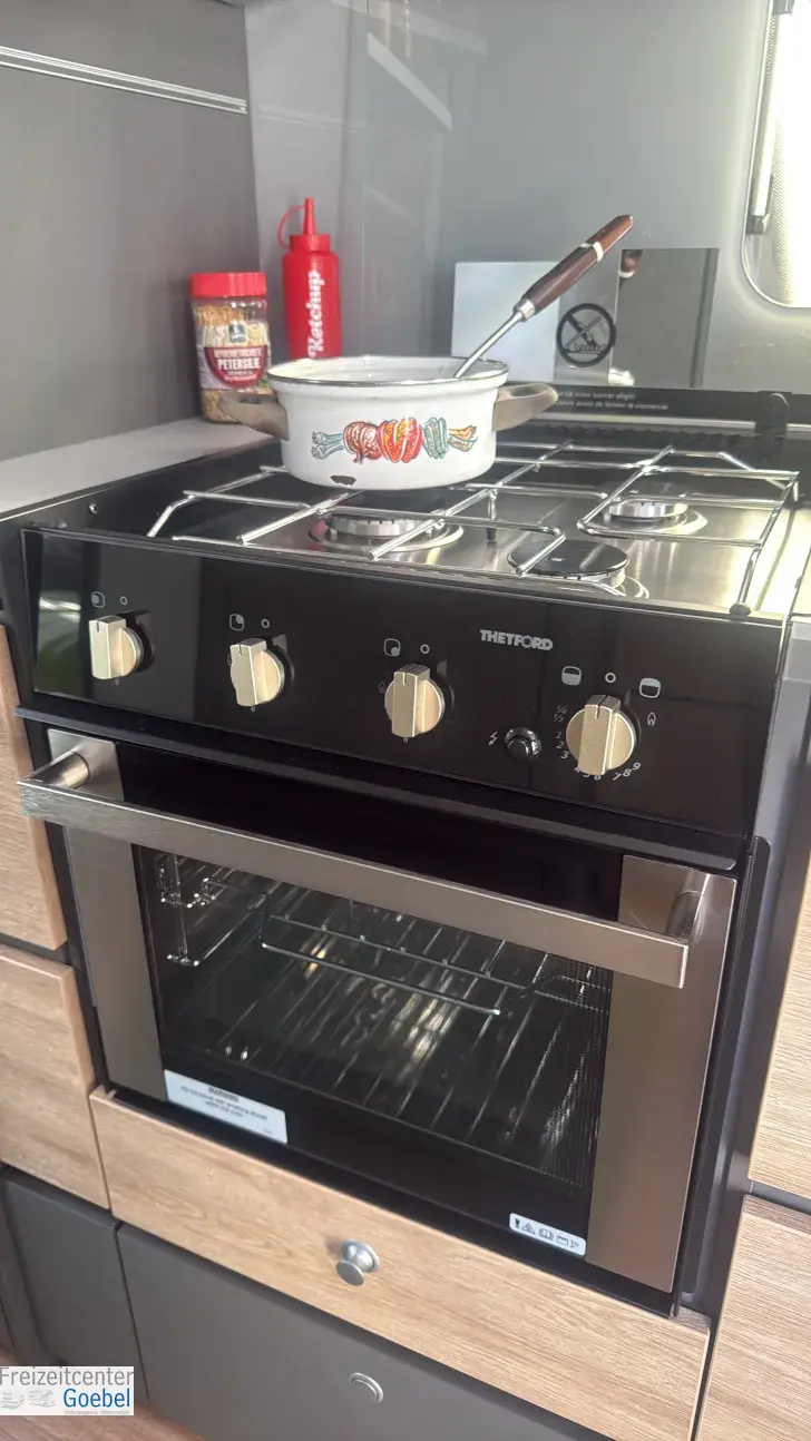 Fahrerhaus Dethleffs Beduin Scandinavia 650 RE Backofen