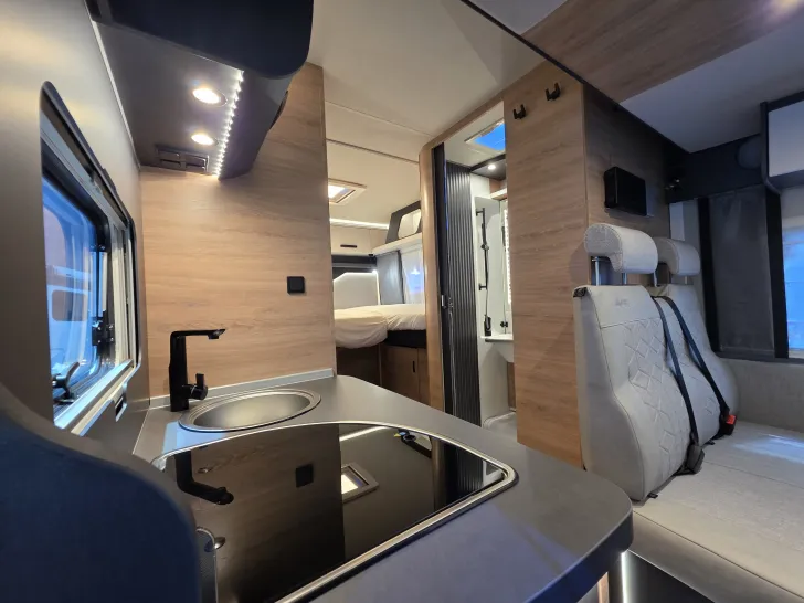 Fahrzeugbild Knaus L!VE WAVE 650 MEG Platinum Selection Live BLACK SELECTION 650MEG #3