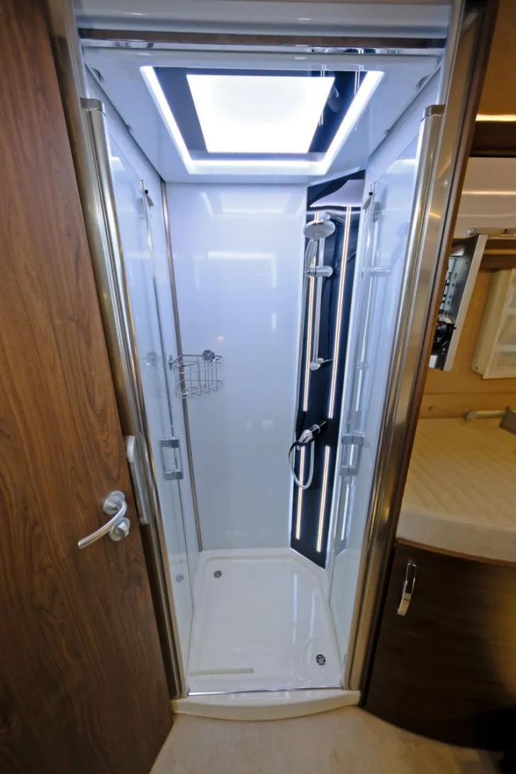 Fahrzeugbild Frankia I 8400 GD Platin/Einzelbetten+HUB/ PREISKNALLER #18