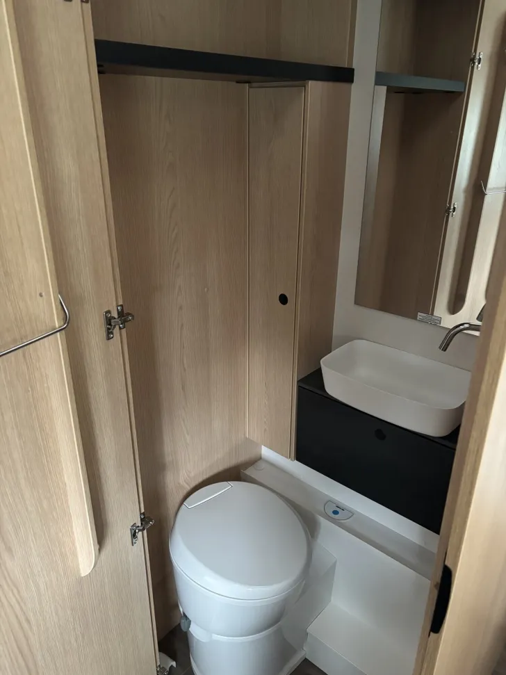 Fahrzeugbild Sunlight Adventure T Ford 690L #10