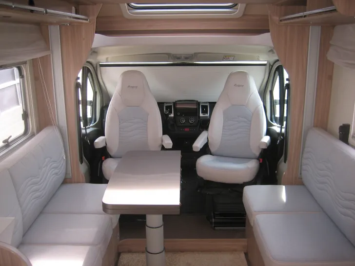 Fahrzeugbild Bürstner Delfin T 680 G #8