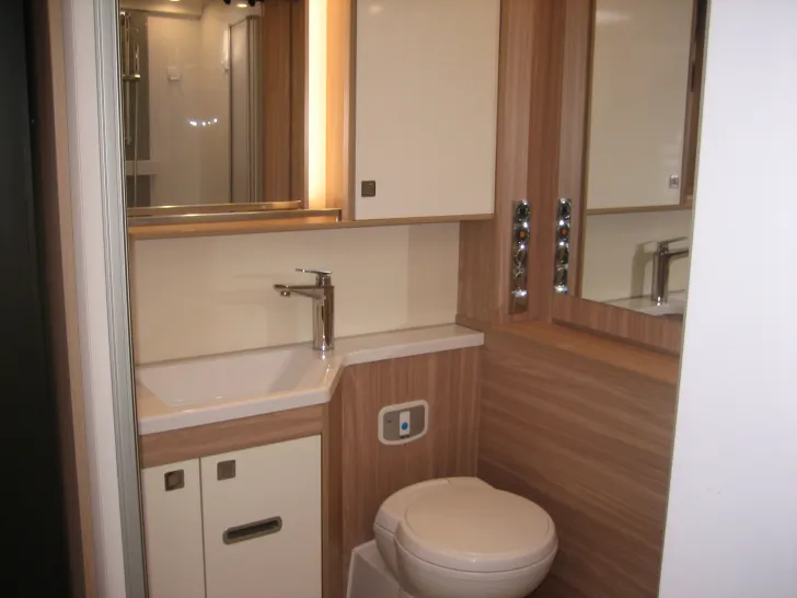 Fahrzeugbild Bürstner Delfin T 680 G #18