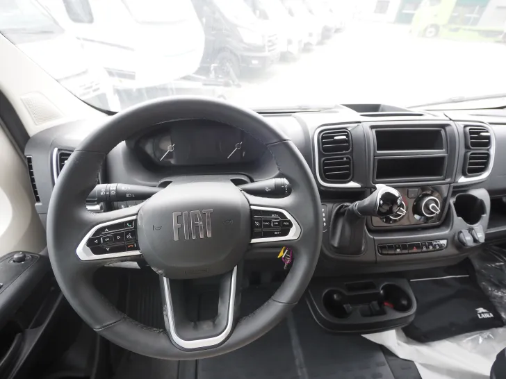 Fahrzeugbild Laika KOSMO L319, Komfortpaket, Hubbett, Automatik #4