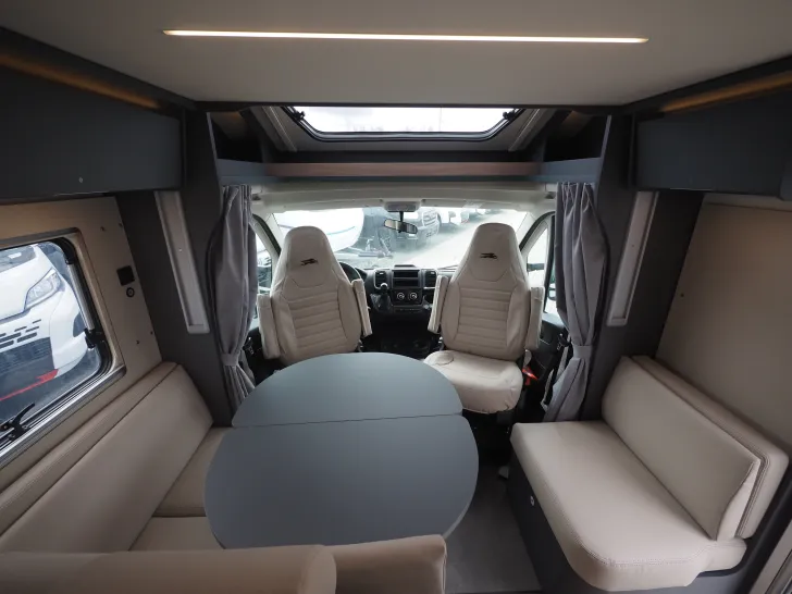 Fahrzeugbild Laika KOSMO L319, Komfortpaket, Hubbett, Automatik #7