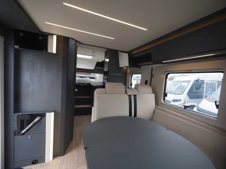 Fahrzeugbild Laika KOSMO L319, Komfortpaket, Hubbett, Automatik #8