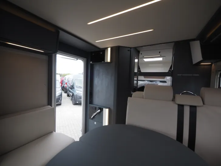 Fahrzeugbild Laika KOSMO L319, Komfortpaket, Hubbett, Automatik #9