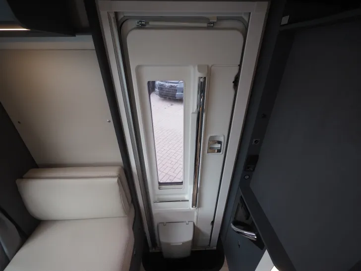 Fahrzeugbild Laika KOSMO L319, Komfortpaket, Hubbett, Automatik #11