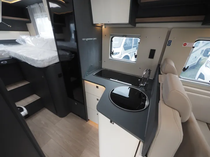 Fahrzeugbild Laika KOSMO L319, Komfortpaket, Hubbett, Automatik #12