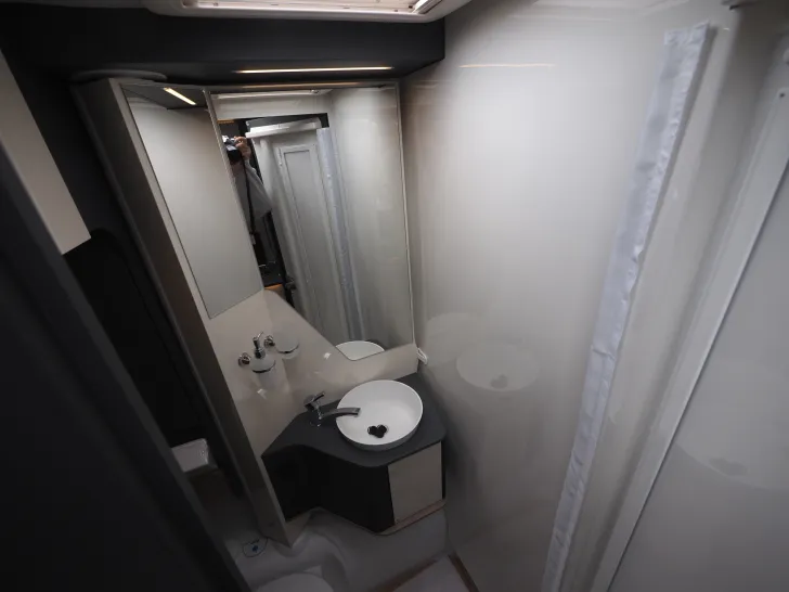 Fahrzeugbild Laika KOSMO L319, Komfortpaket, Hubbett, Automatik #18