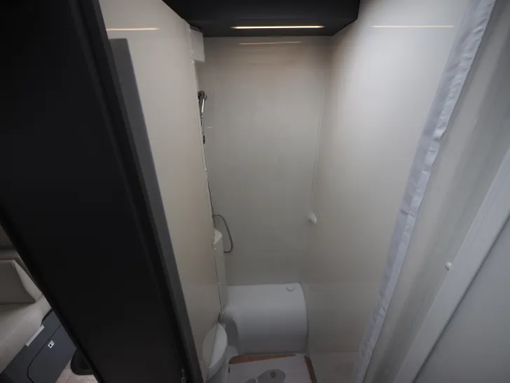 Fahrzeugbild Laika KOSMO L319, Komfortpaket, Hubbett, Automatik #20