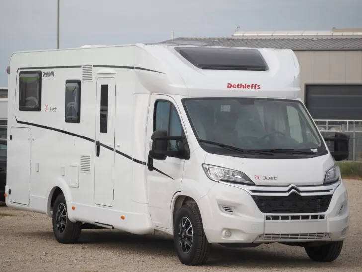 Fahrzeugbild Dethleffs Just T 7052 EB, Hubbett, Isofix, Markise, uvm. #2