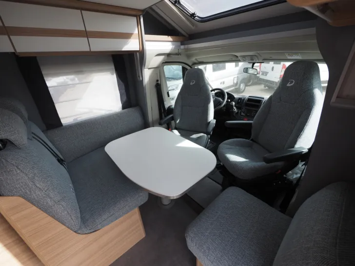 Fahrzeugbild Dethleffs Just T 7052 EB, Hubbett, Isofix, Markise, uvm. #4