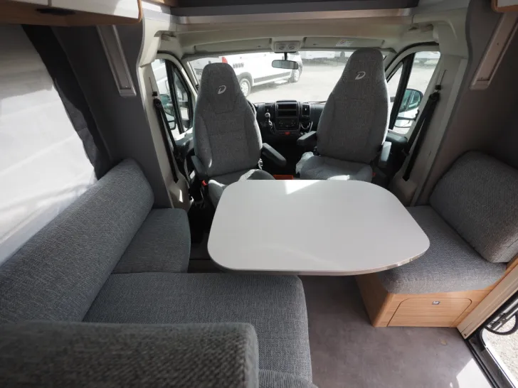 Fahrzeugbild Dethleffs Just T 7052 EB, Hubbett, Isofix, Markise, uvm. #5