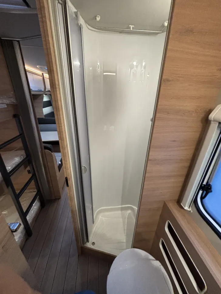Fahrzeugbild Knaus Südwind 500 QDK Black Selection 3er Etagenbett mit 3 Fenster #16