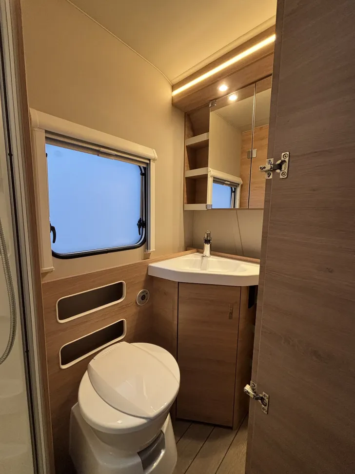 Fahrzeugbild Knaus Südwind 500 QDK Black Selection Sitzgruppe-Bettumbau #13