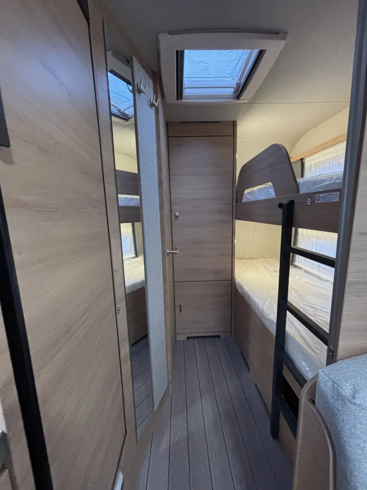 Fahrzeugbild Knaus Südwind 500 QDK Black Selection Sitzgruppe-Bettumbau #7