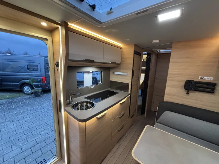 Fahrzeugbild Knaus Südwind 500 QDK Black Selection 3er Etagenbett mit 3 Fenster #12