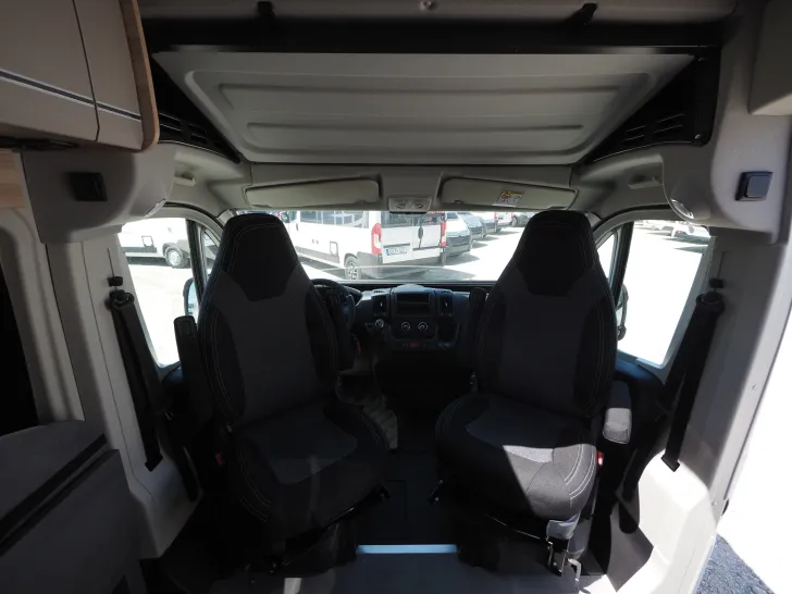 Fahrzeugbild Pössl SUMMIT SHINE 600 L Elegance #18