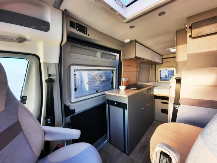 Fahrzeugbild LMC Innovan 600 #6