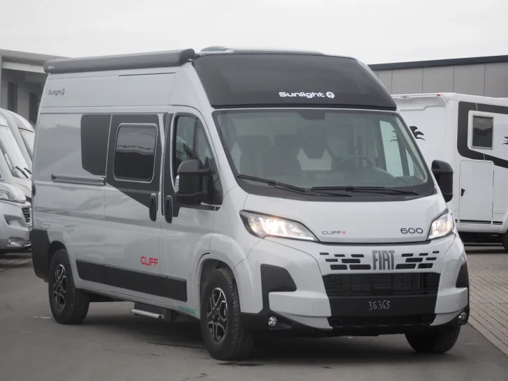 Fahrzeugbild Sunlight CLIFF 600 X, Automatik, Skyroof, Ind. Licht #2