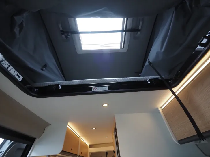 Fahrzeugbild Sunlight CLIFF 640 X RT 26, Vollausstattung ! +Aufstelld. #20