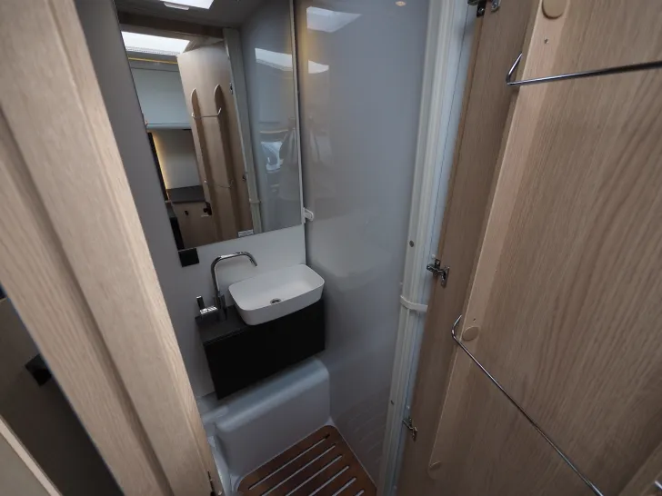 Fahrzeugbild Sunlight T 67S Adventure Edition, Automatik, Hubbett #10