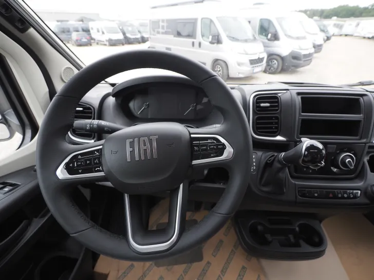 Fahrzeugbild Sunlight T 67S Adventure Edition, Automatik, Hubbett #17